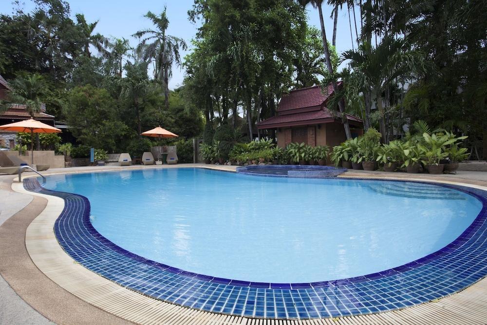 Safari Beach Hotel Patong Luaran gambar