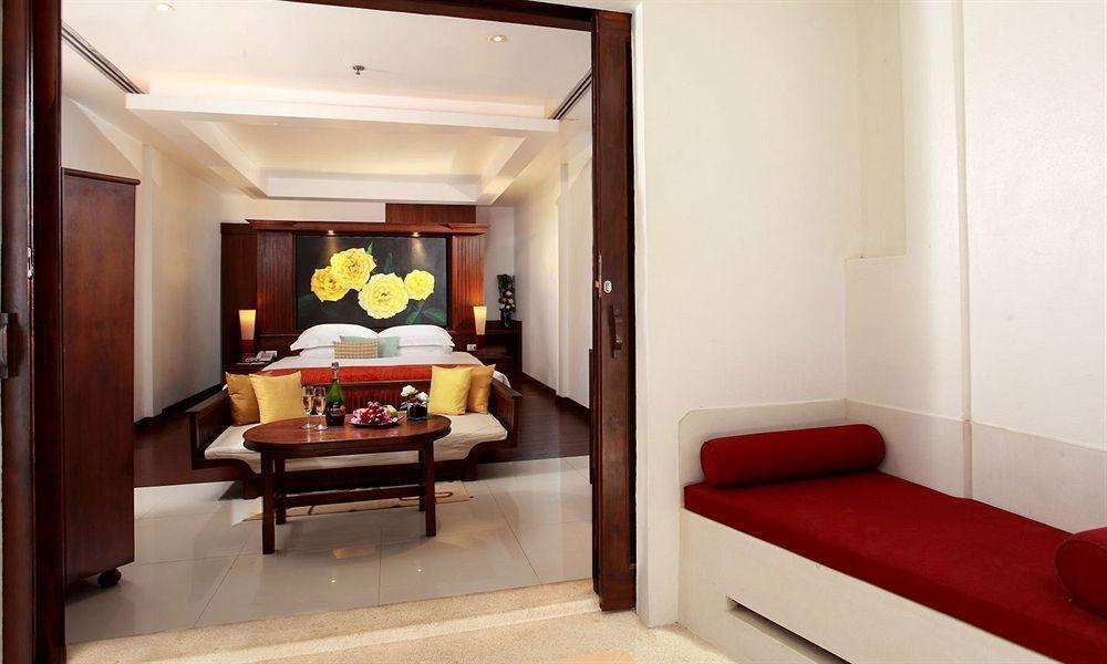 Safari Beach Hotel Patong Luaran gambar
