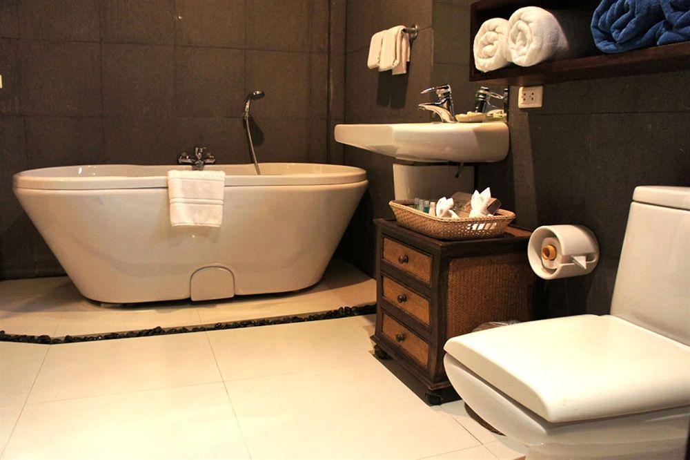 Safari Beach Hotel Patong Luaran gambar