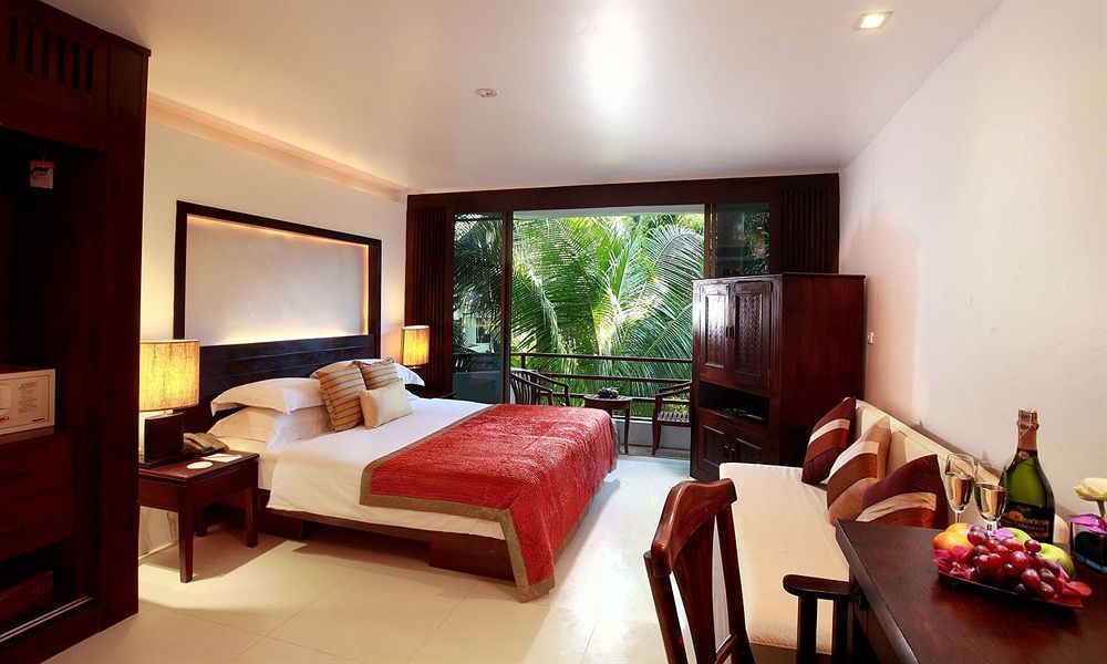 Safari Beach Hotel Patong Luaran gambar