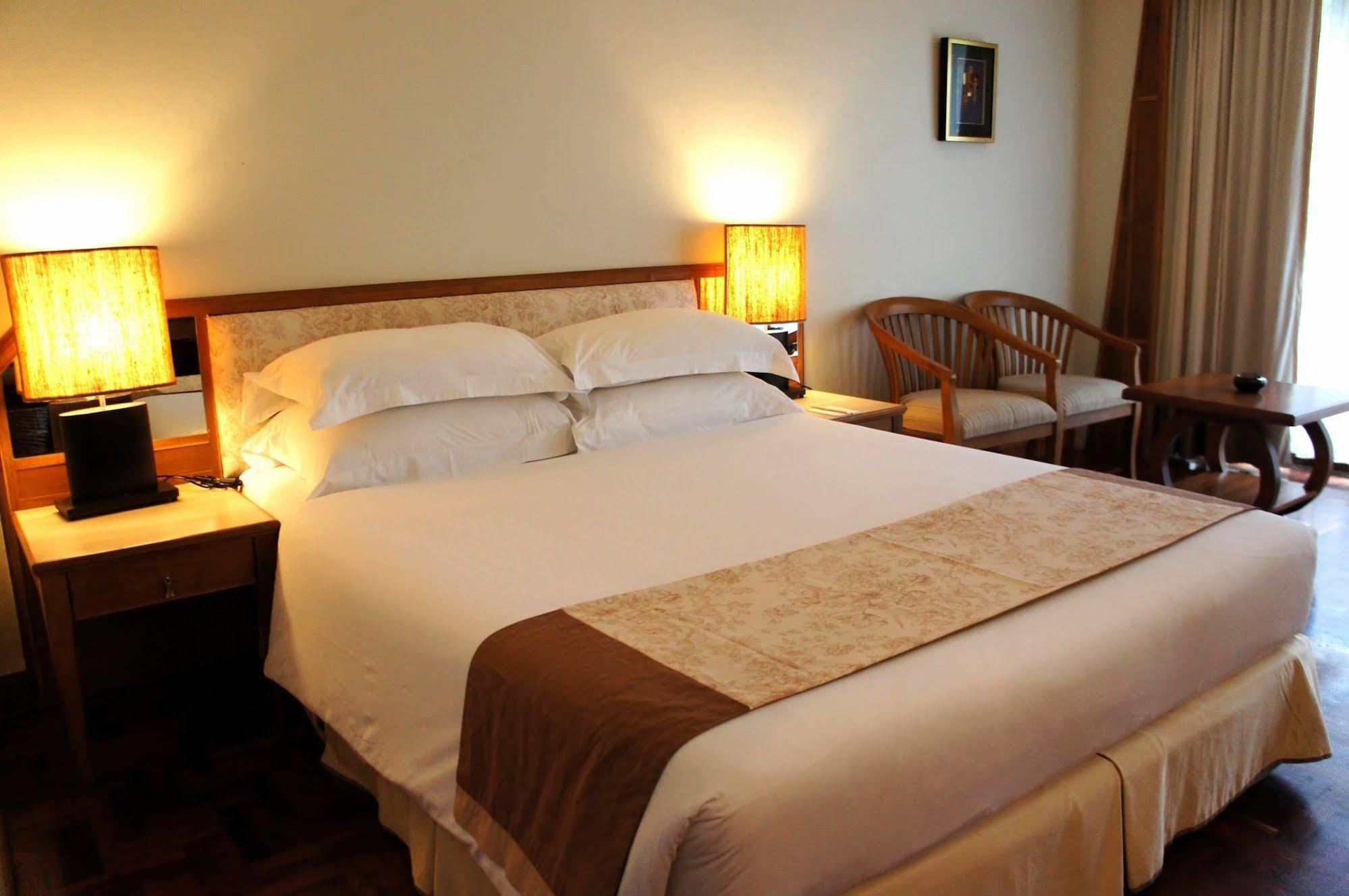 Safari Beach Hotel Patong Luaran gambar