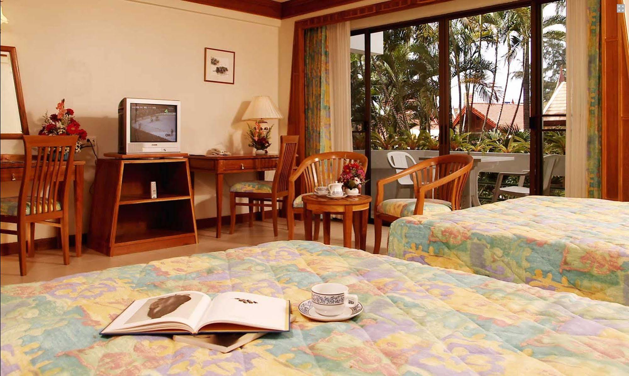 Safari Beach Hotel Patong Luaran gambar