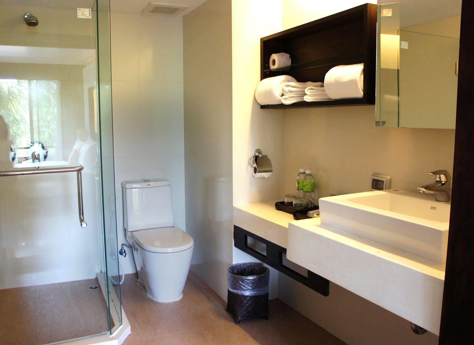 Safari Beach Hotel Patong Luaran gambar