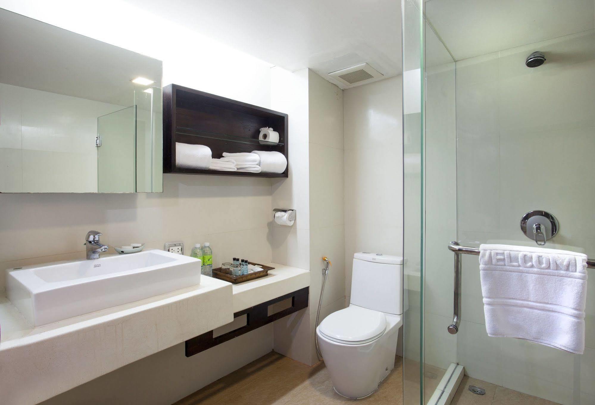Safari Beach Hotel Patong Luaran gambar