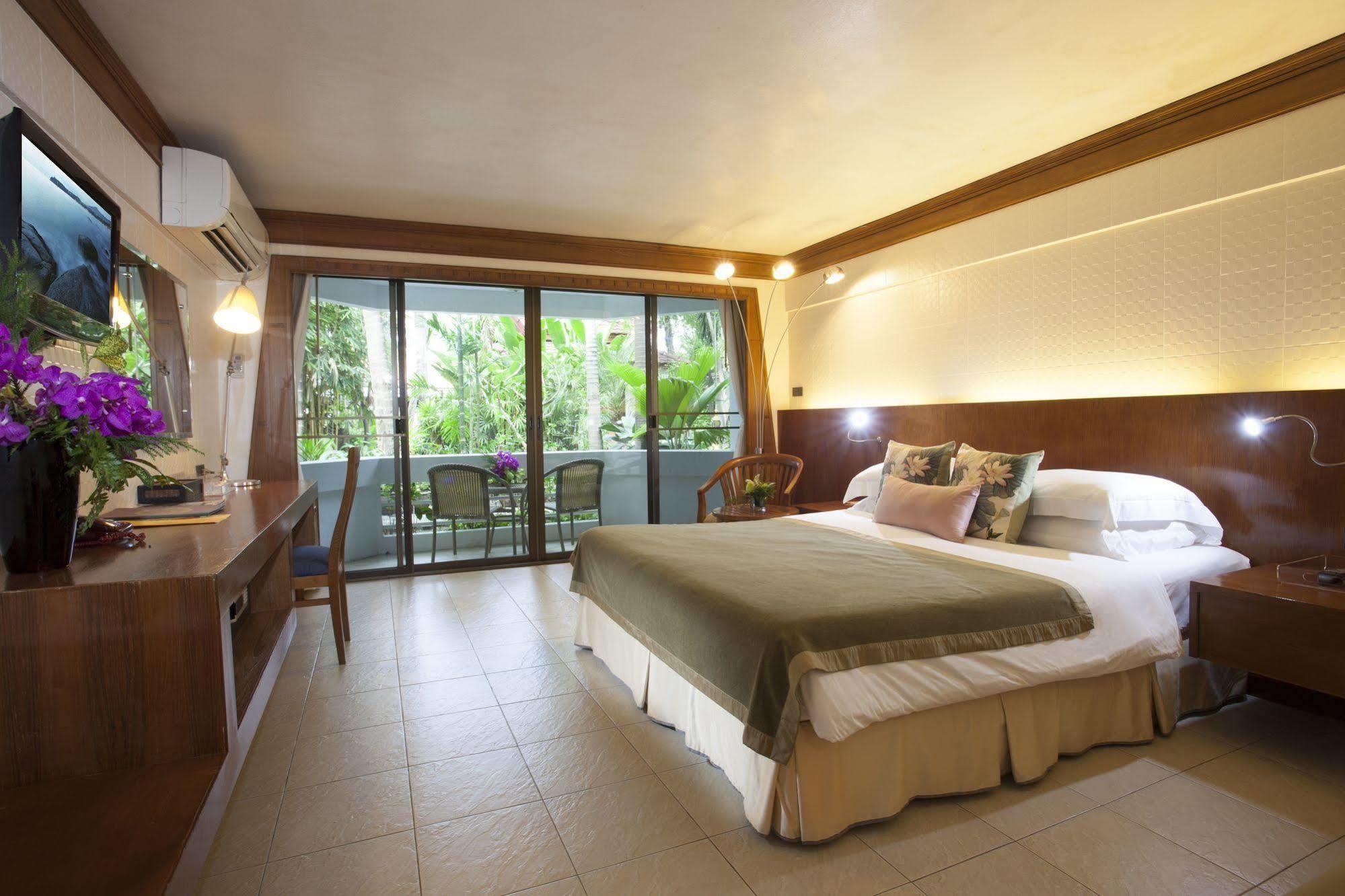 Safari Beach Hotel Patong Luaran gambar