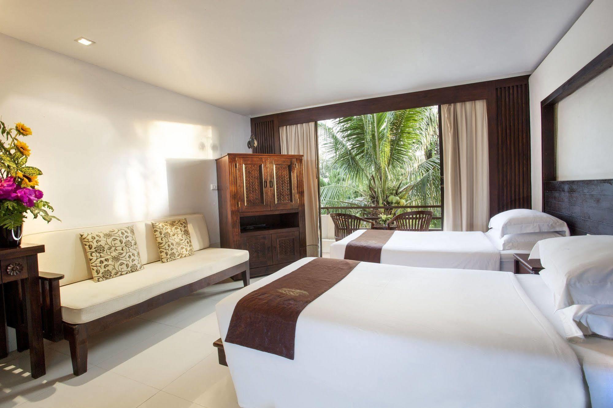 Safari Beach Hotel Patong Luaran gambar