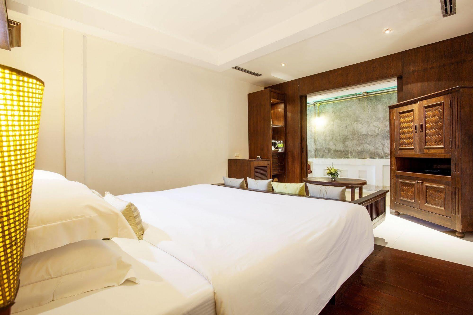 Safari Beach Hotel Patong Luaran gambar